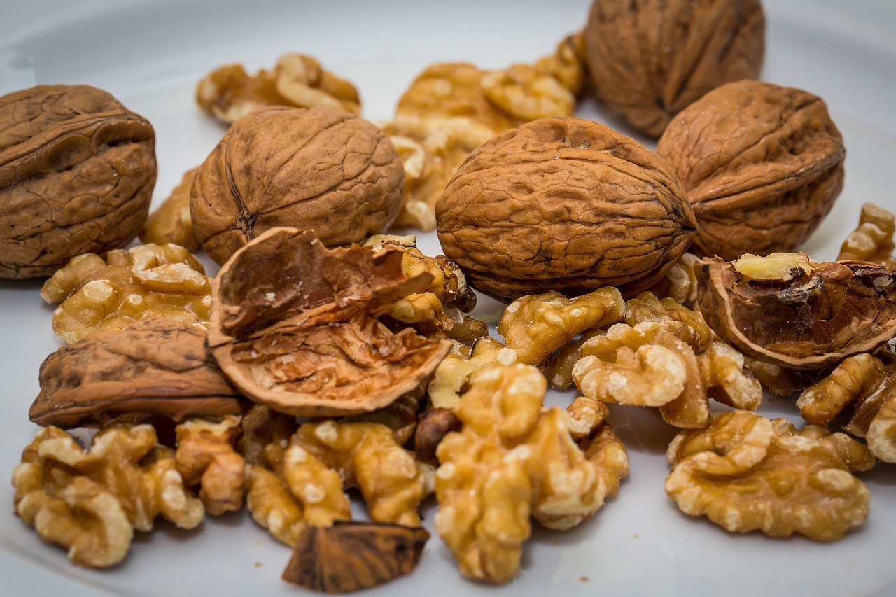 walnut, nut, walnuts-2816935.jpg